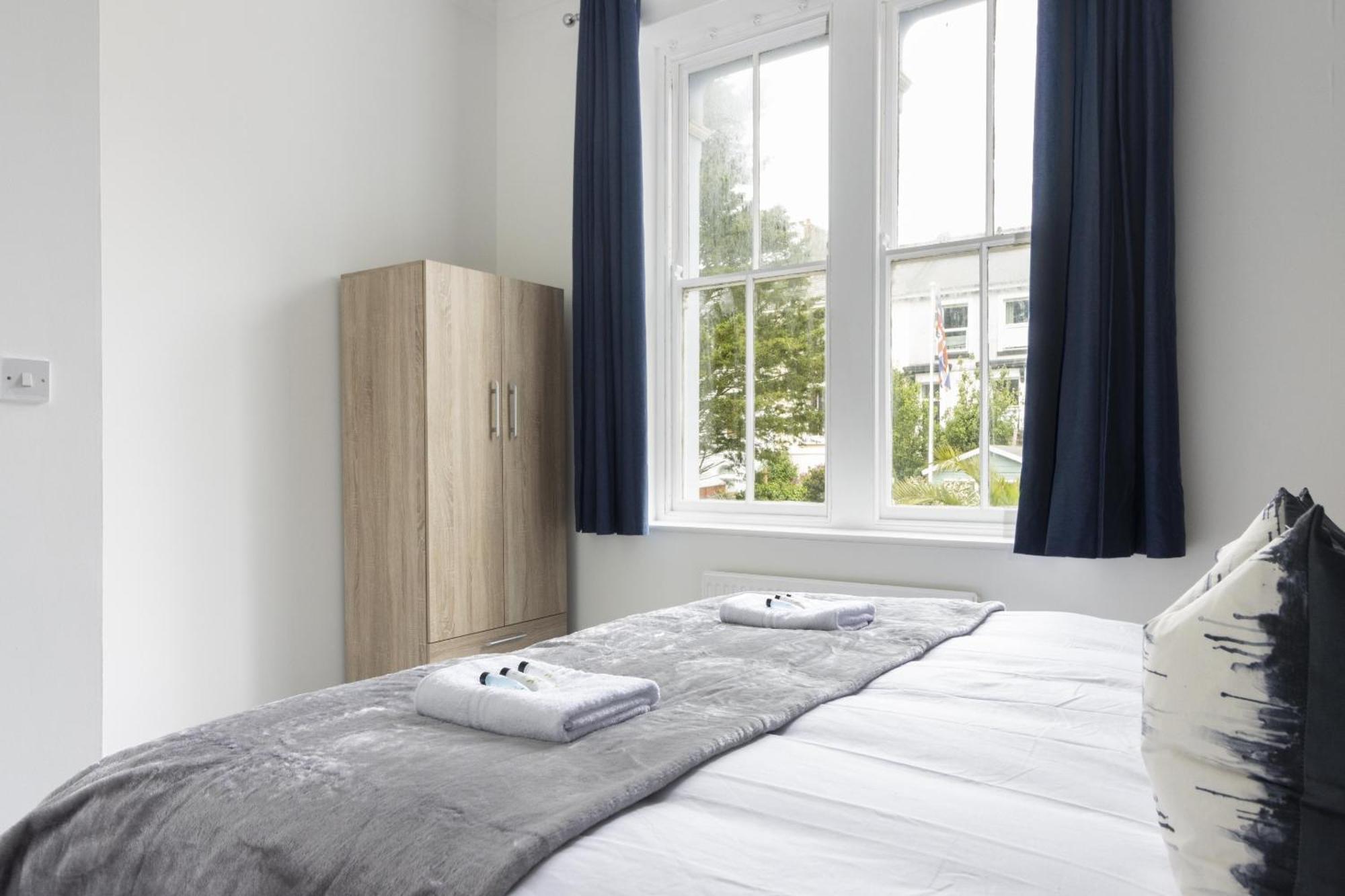 Alexandra - Large 3 Bed Perfect For Contractors, Free Parking, Fast Wifi And Great Value! Apartment Plymouth Exterior photo
